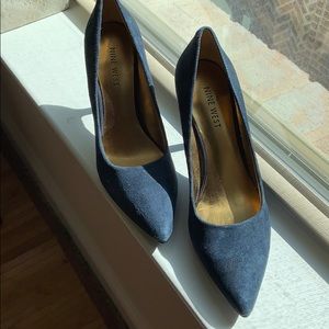 Nine West Navy pumps NWT (size 5M)